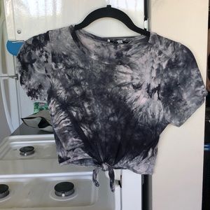 Black and white tie dye crop top tie off shirt